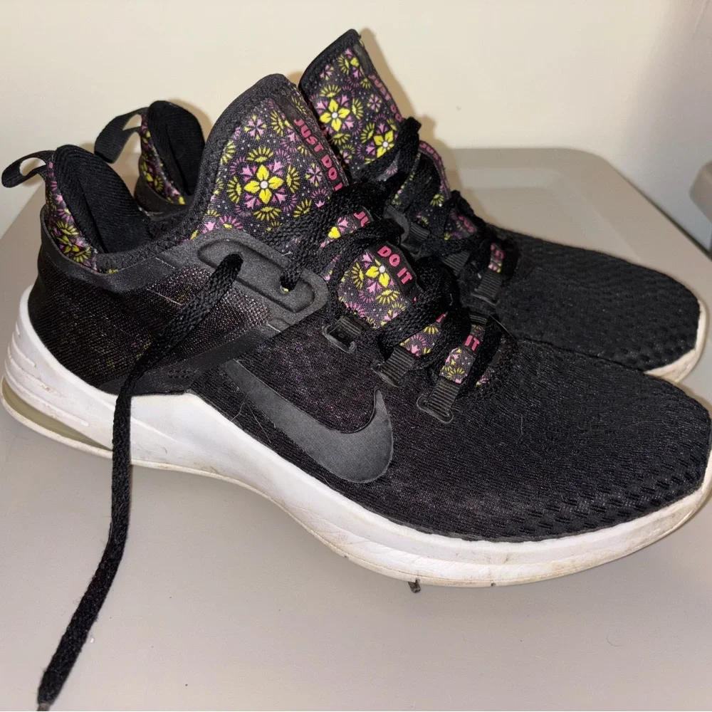 Nike black sneakers